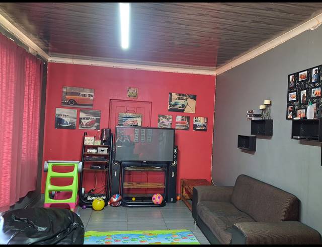 3 BEDROOM FREESTANDING FOR SALE IN STILFONTEIN EXT 3